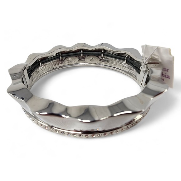 NWT Lia Sophia "Ribbon" Silver / Cut Crystal Stretch Bracelet (Small) - Picture 4 of 6